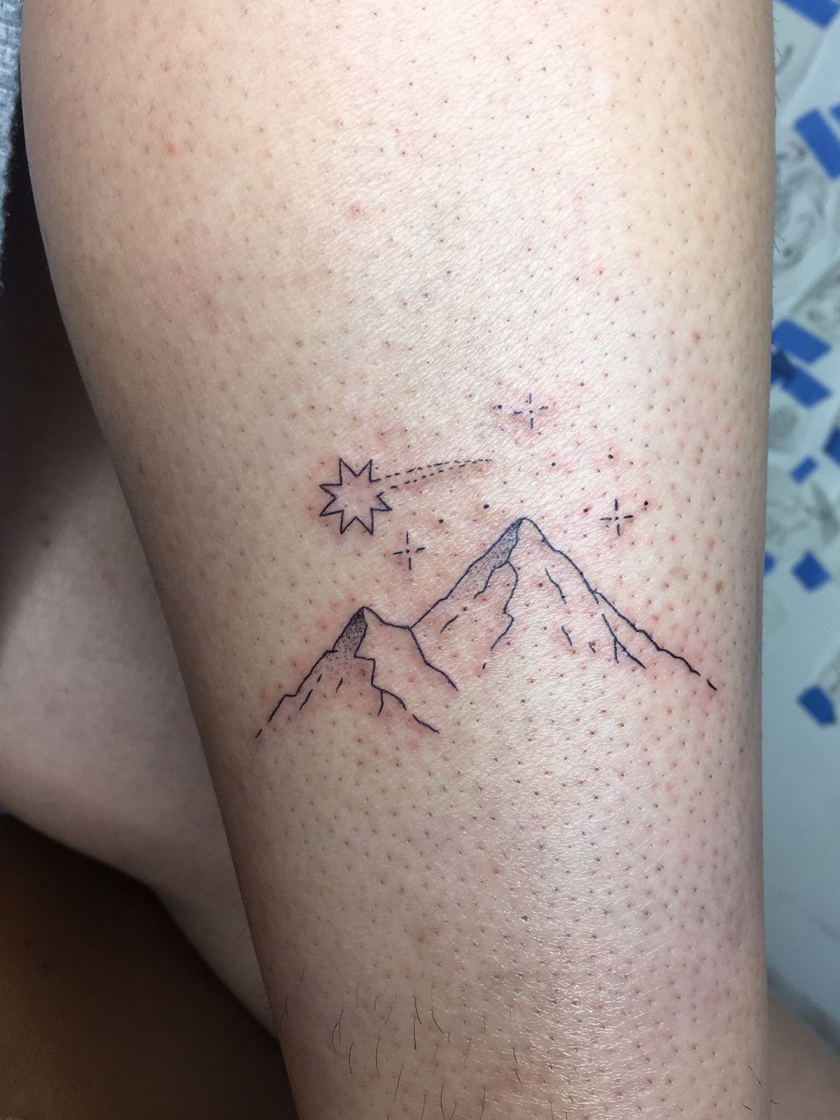 La noche nace de la montaña